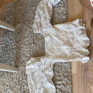 Fin och en najs tröja - Fin på sommaren jätte najs att ha när man vill chilla❤️