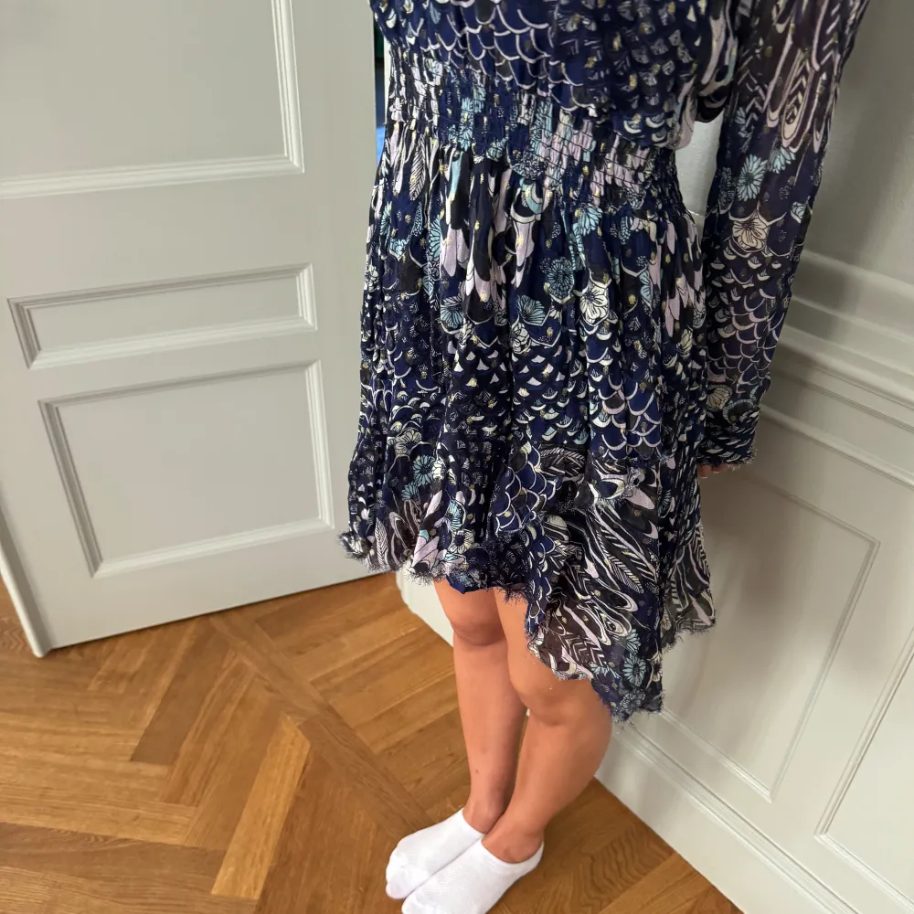 Superfin Zadig klänning med unikt mönster och fina detaljer! Nyskick men utan prislapp! Passar en xs. Skriv för mer info eller bilder.❤️. Mekot.