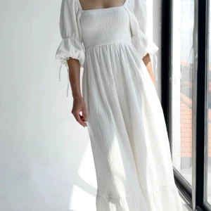 Helt ny By nomino klänning - NY!! Helt slutsåld! Modell Mathilde storlek xs, stretchig så passar även S.  Råkade slänga fraktpåsen och fick därför inte göra retur. 