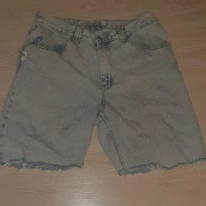 Polar baggy jorts - I andvänt skick, storlek m, baggy jorts.