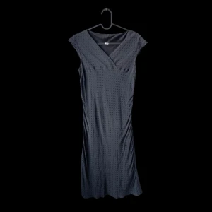 Klänning  - Fin vintage klänning, passar bra på strl s!