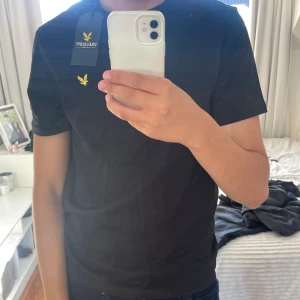 Lyle Scott T-shirt  - Helt ny, med prislappen kvar. Storlek S 