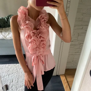 Volang topp - Jättefin volang topp i bra skick!!