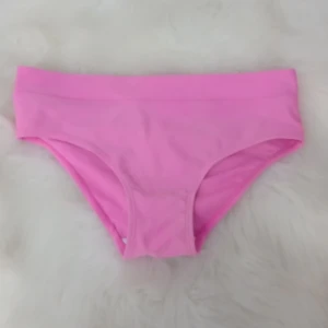 Bikini underdel - Dem är en storlek större än vad det står på dessa! Aldrig använda bara tästade och nytvättade!💕