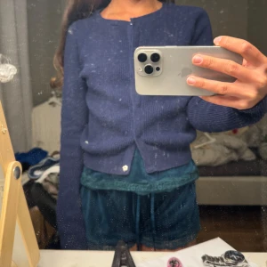 Stickad kofta - Stickad kofta från Dobber. Bra skick