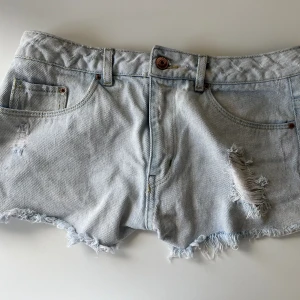 hm jeans shorts  - Säljer dessa snygga shortsen som inte passade. Superbra skick.