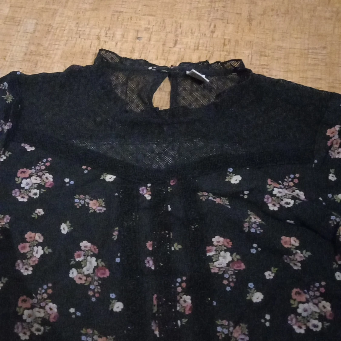 Svart tröja med rosa blom design - 92