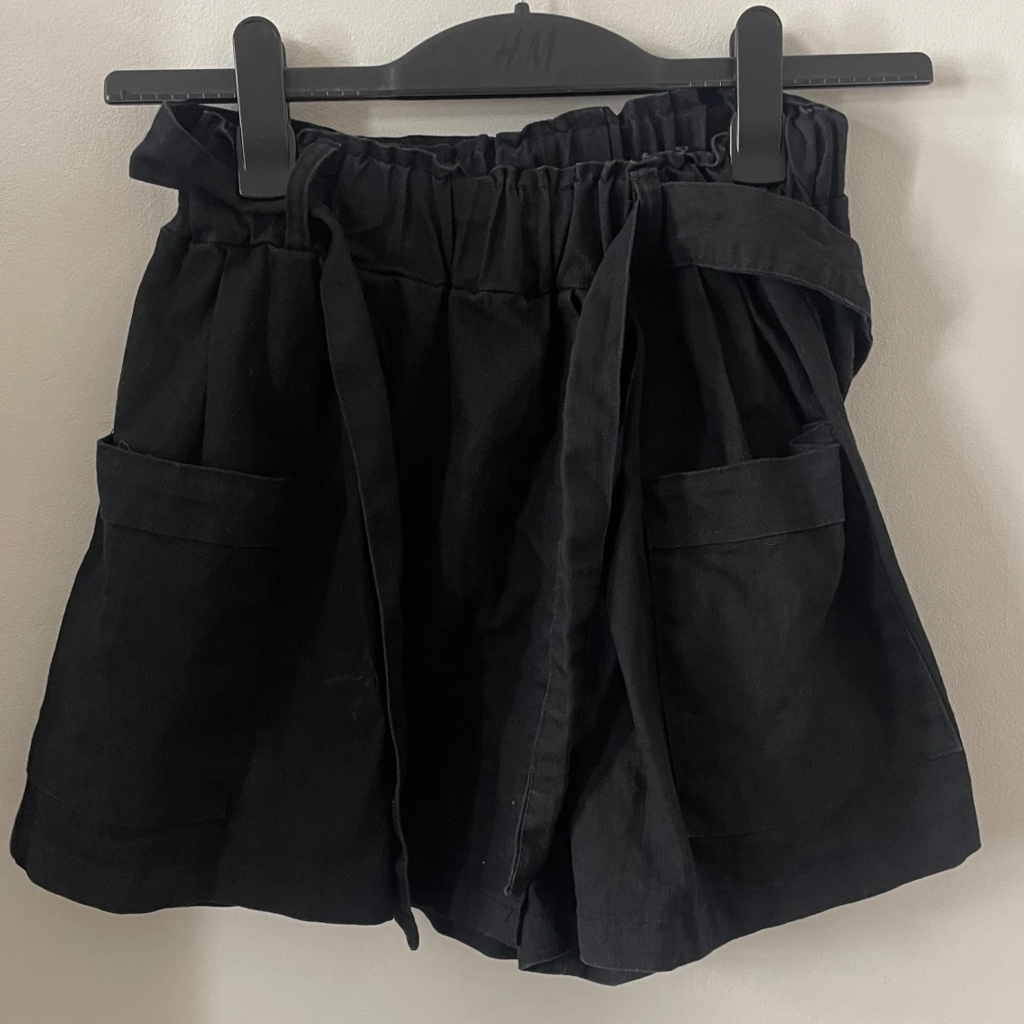 Svarta shorts / kjol - 90