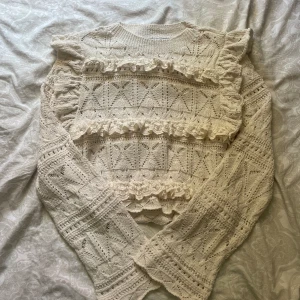 Stickad topp! - Jätte söt och sparsamt använd!