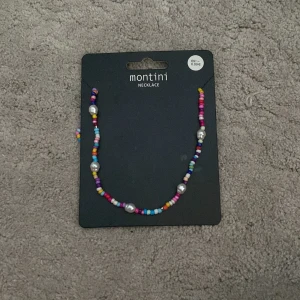 Ett fint halsband som passar till sommaren  - Ett fint färgglatt halsband som passar till sommaren ☀️⛱️👙