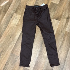 Bruna byxor  - Bruna byxor i st 34 