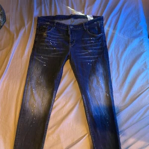Dsquared2 jeans - Säljer dem här byxorna då dem e för små, dem e knappt använda, priset kan diskuteras