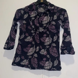 Blus / skjorta  - Jätte vacker skjorta som tyvärr inte har kommit till användning 🤍