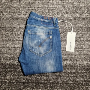 Dondup Jeans  - Tjena! Säljer ett par riktigt schyssta dondup jeans i modellen George. Skicket på jeansen är 9.5/10. Har du några frågor eller funderingar så hör av dig // IC_RESELL 