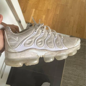 Nike Vapormax  - I Bra Skick. Lite Smutsig Men, jag ser till att rena till dom innan jag skickar dom iväg, Storlek 42. 😙
