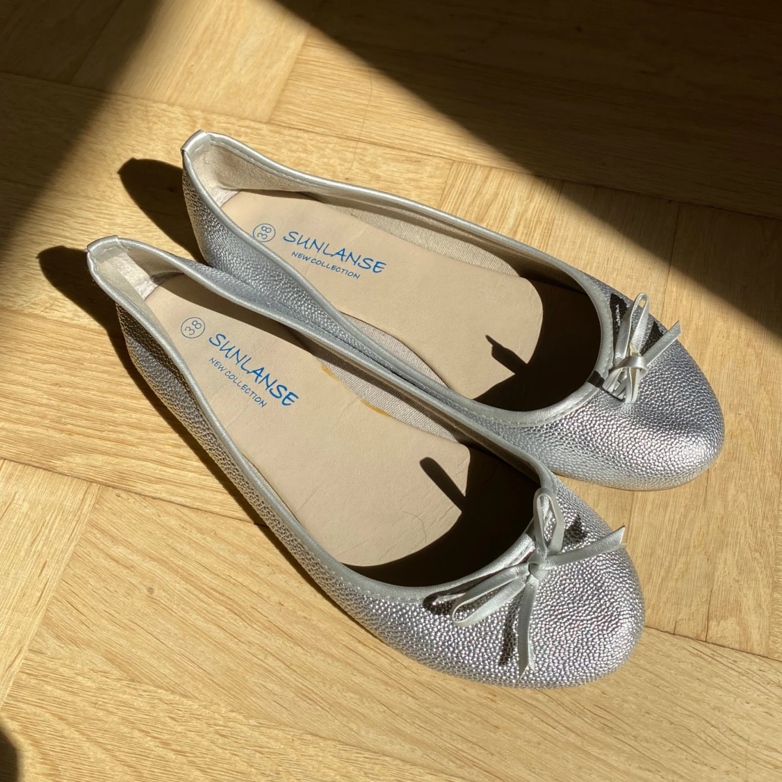 Silvriga ballerinaskor - 90