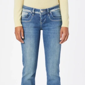 Ltb jeans - Säljer nästan helt nya ltb jeans då jag tycker de är för stora. Stl W27 L34, använda en gång ( lappar borttagna ) men har legat i paket sen dess ❤️ nypris 915. Bara att fråga privat för mer bilder. 