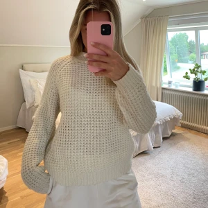 Stickad tröja - Stickad tröja från lager 157, använd vid ett fåtal tillfällen 💞