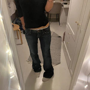 Lågmidjade bootcut jeans  - Lågmidjade bootcut jeans. Midjemått 39 cm, innerbenslängd 82 cm❤️‍🔥❤️‍🔥