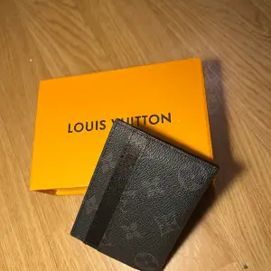 En ny LV plånbok  (Original priset är runt 3500) Priset kan diskuteras vid snabb affär 