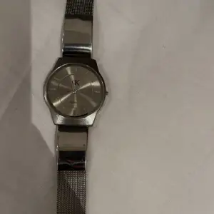Säljer denna Calvin Klein klocka eftersom jag inte använder klockor. 