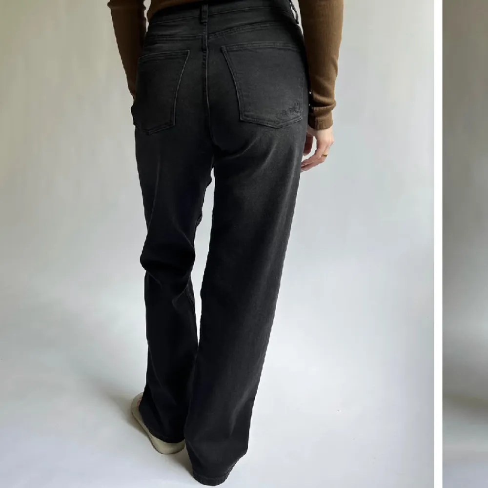 Säljer mina snygga djerfavenue jeans (straight jeans black - tall) 🖤 Säljer då dom inte kommer till användning längre! Nypris: 1 299 kr. Mitt pris: 700 kr . Jeans & Byxor.