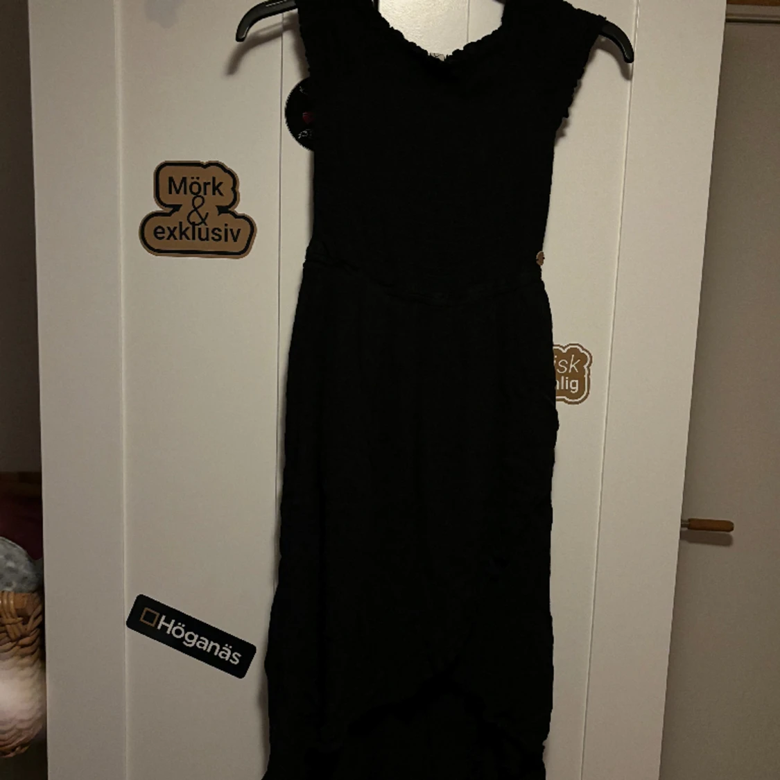 Svart klänning med släp