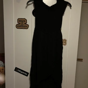 Svart klänning med släp  - Bra skick