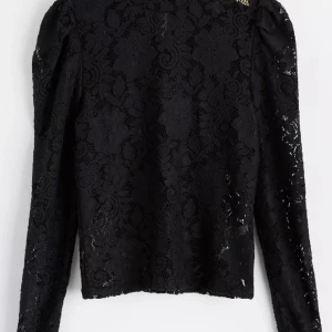 Spelstopp från lindex - Säljer min spetstopp från Lindex i strl S, köptes december 2022, använd fåtal gånger, slutsåld på hemsidan🥰