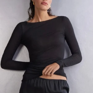 Intimissimi  - Säljer denna intimissimi topp. säljer då jag vill ha en i stolek s, så kan tänka mig att byta oxå💕