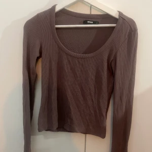 Långärmad topp - Fin långärmad tröja från bik bok. Väldigt skönt material.
