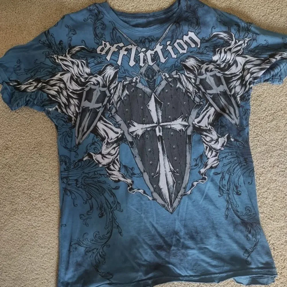 Affliction tröja knappt använd ! Som ny ☠️. T-shirts.