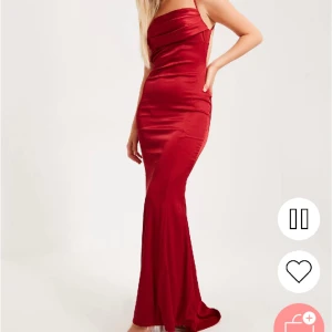 Balkänning - Oanvänd balklänning i storlek M