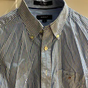 Fin skjorta från Gant i storlek S. Gott skick behövs strykas bara så är den som ny. Pris 100kr, finns på Östermalm möts gärna upp.
