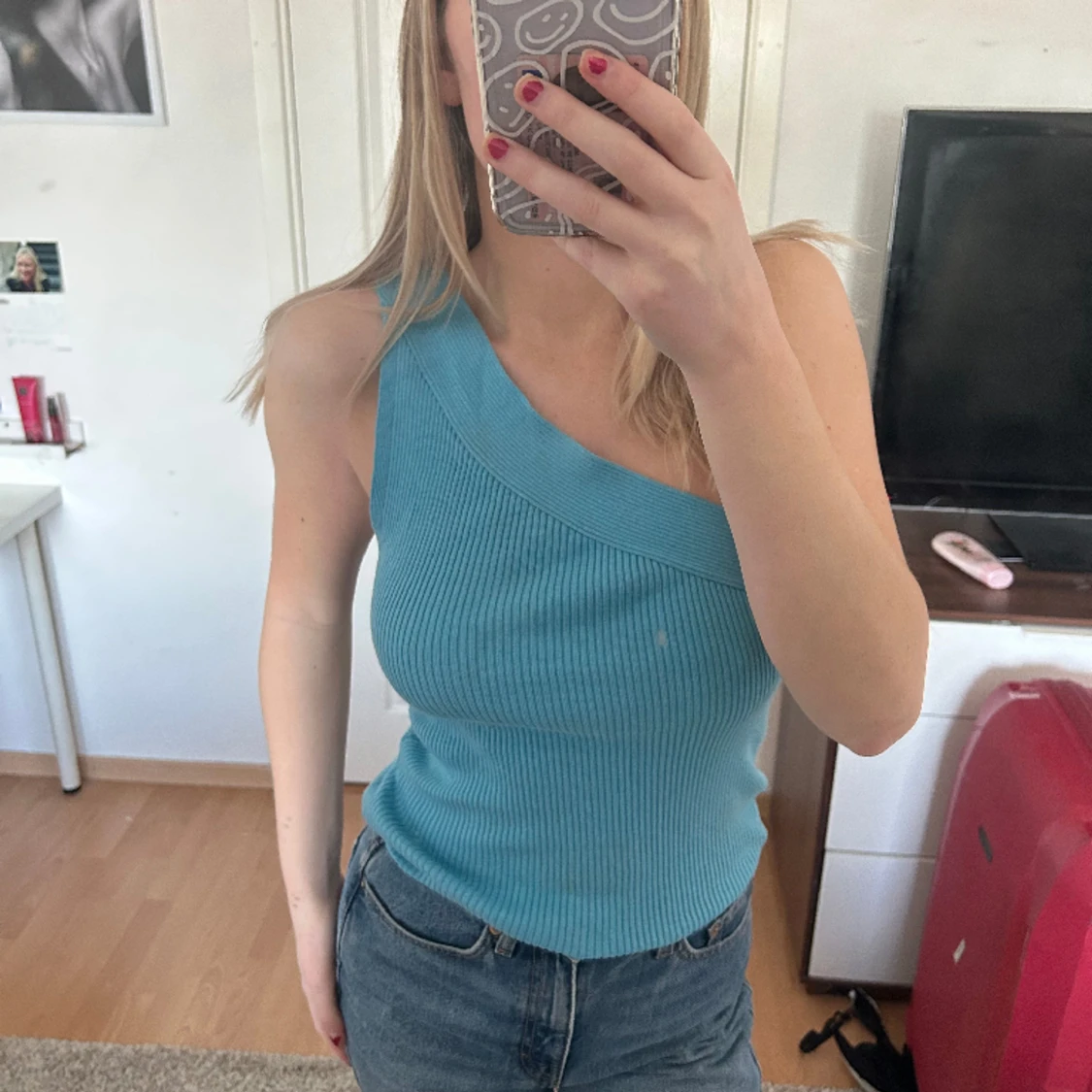 Blå topp med en arm