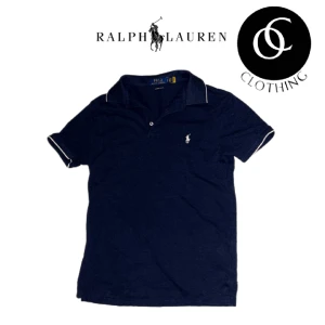 Ralph Lauren Pike - Säljer en riktigt fin piké från Ralph Lauren. Pikén är i storlek S. Skicket är 9/10 och modellen på bilden är 172 cm.