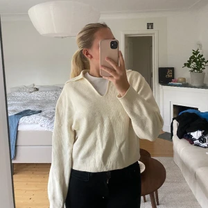 Stickad tröja från &otherstories - Stickad tröja i fint skick💕