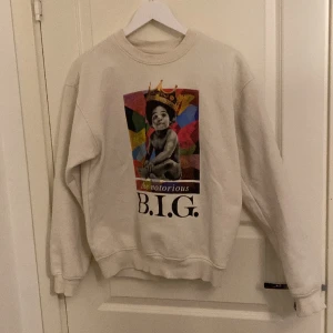 Tröja - Tjenare, säljer nu min The Notorioud B.I.G tröja pågrund av att de inte kommer till användning någon mer.
