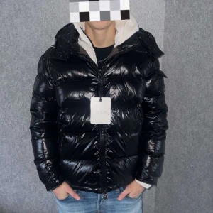 Moncler jacka - En moncler jacka. Hör av er om ni har några frågor eller funderingar