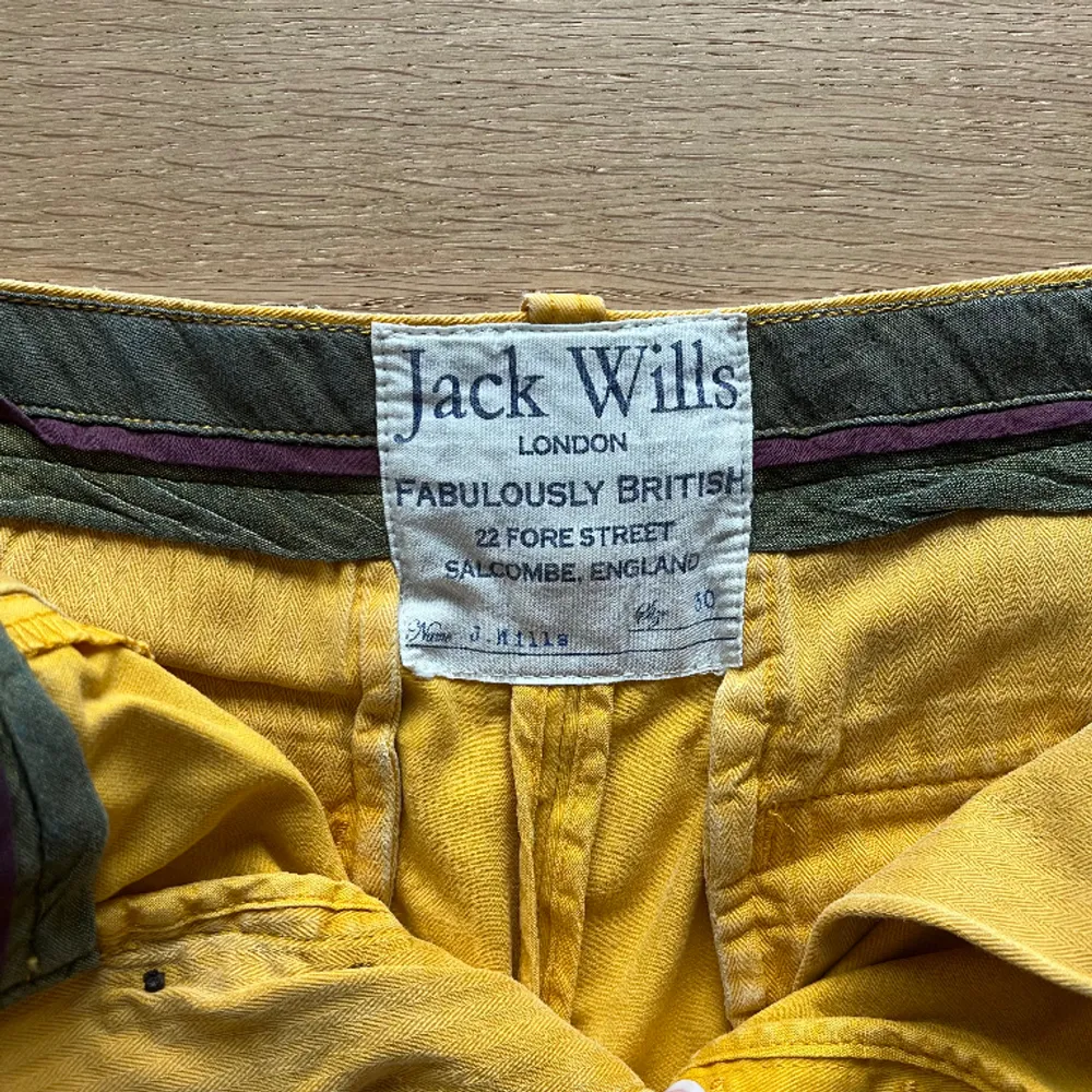 Gula herrshorts från Jack Wills. Använda men i fint skick. . Shorts.
