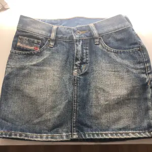 En jeans kjol från disel 