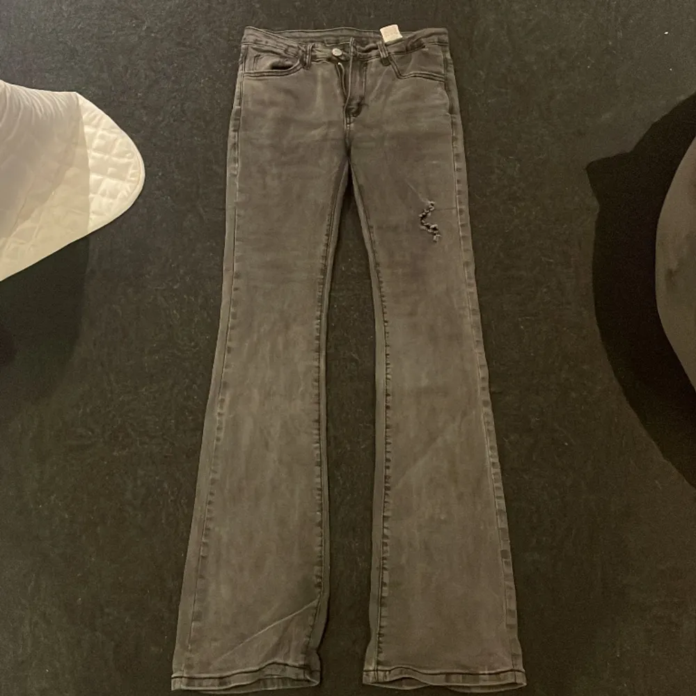 Low waiste jeans som används fåtal gånger 😊. Jeans & Byxor.