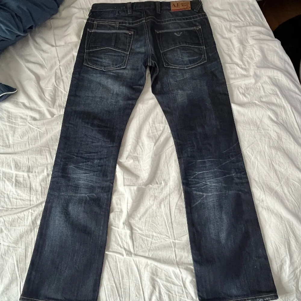 Armani jeans Slim fit  Storlek: S Skick: 8/10 Köpta för 3500kr . Jeans & Byxor.