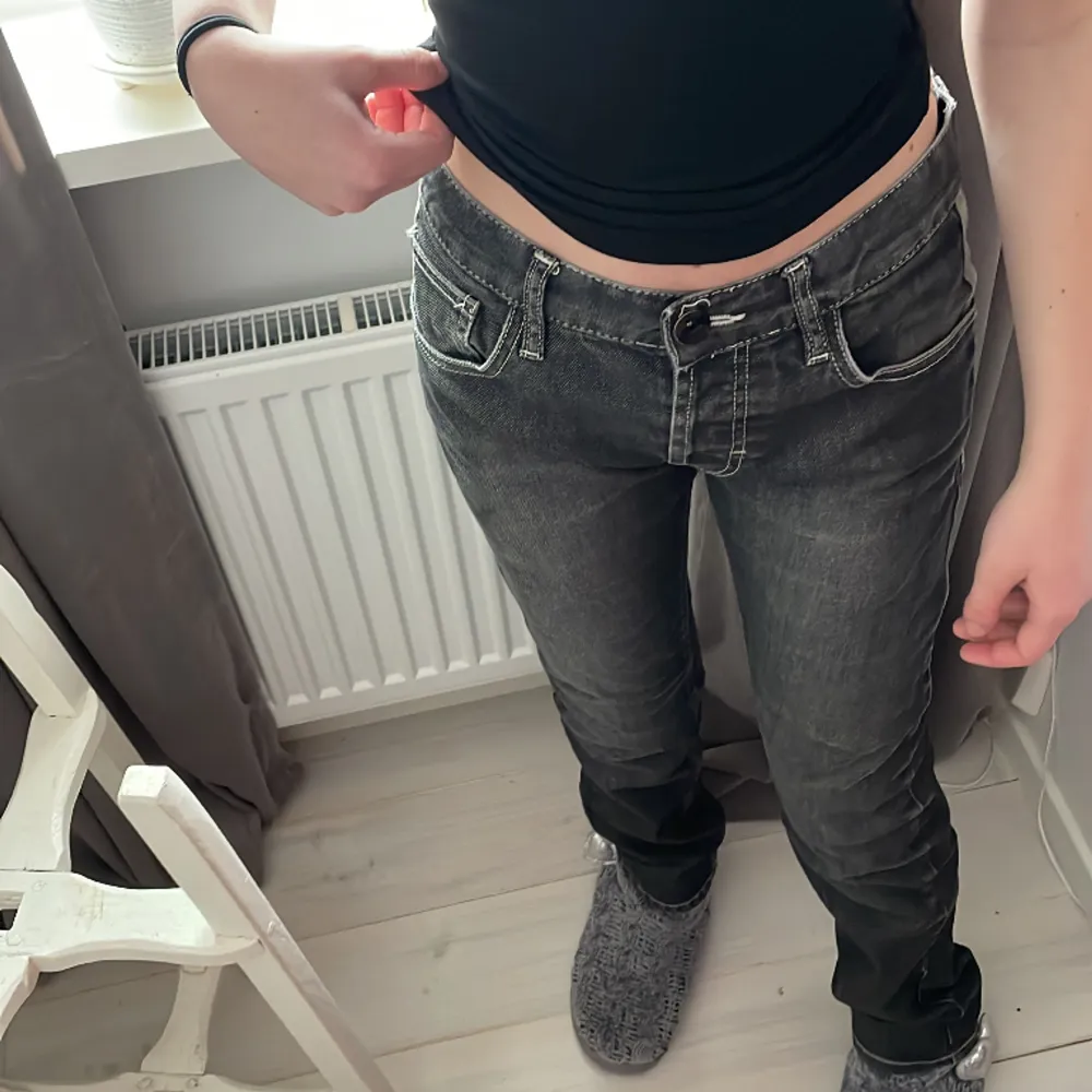 Lågmidjade jeans från frank Q,storlek W30 L32,skriv för mer bilder/info💘. Jeans & Byxor.