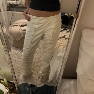 & Other Stories jeans  - Säljer dessa coola byxor från otherstories som är slutsålda🩵🩵. ‼️reser 1 juli så passa på o köp‼️