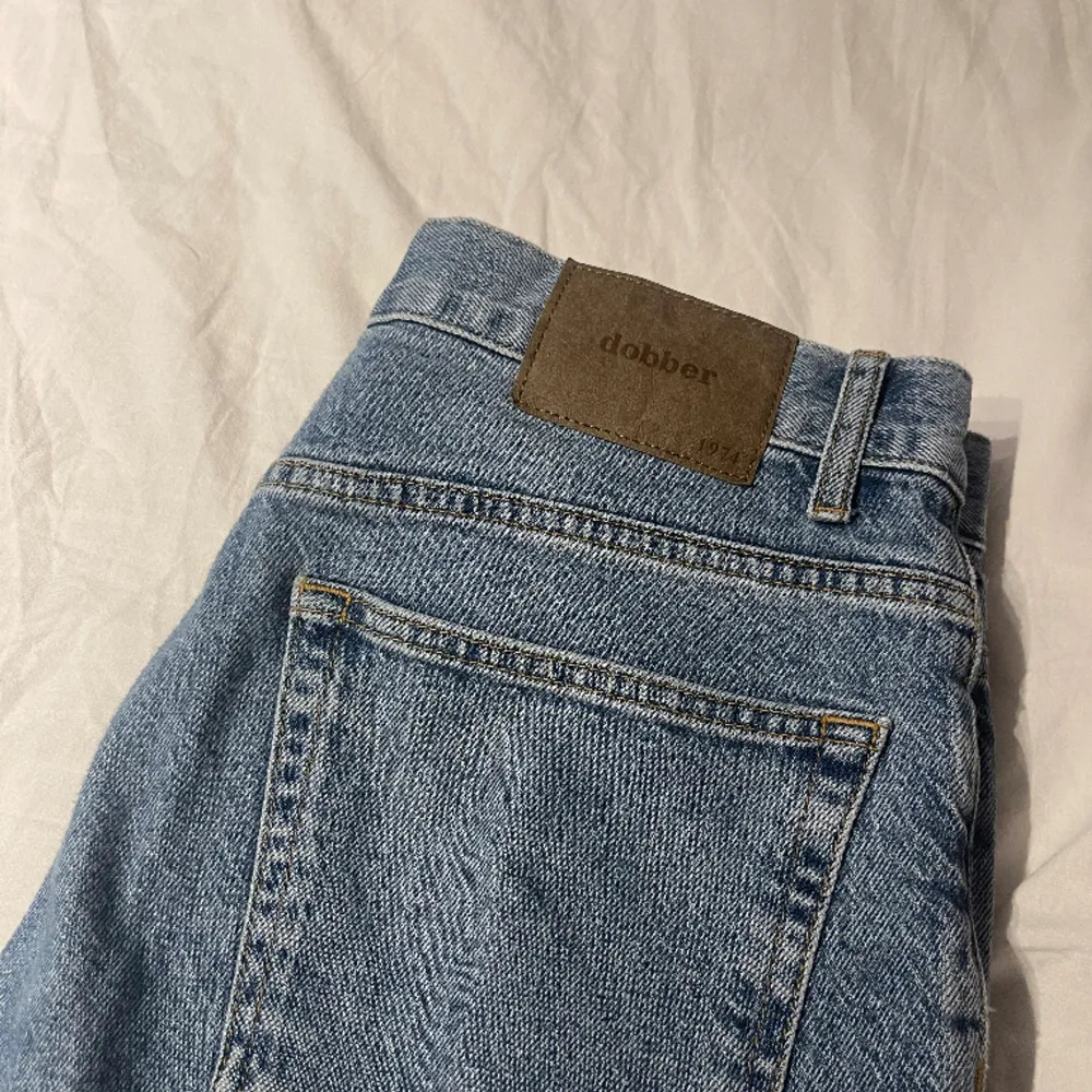 Ljusblå Dobber jeans W32 L32 i straight fit. Använda fåtal gånger. . Jeans & Byxor.