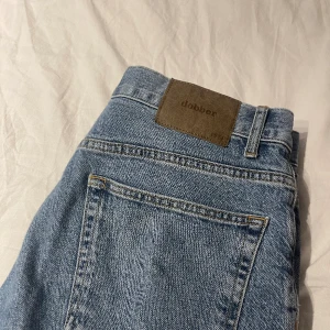 Dobber jeans - Ljusblå Dobber jeans W32 L32 i straight fit. Använda fåtal gånger. 