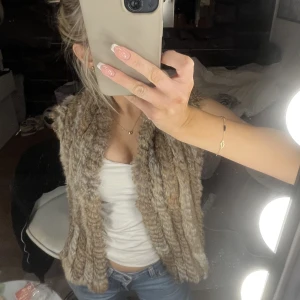 Pälsväst - Jätte snygg och populär pälsväst, aldrig använd och i bra skick❣️