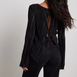 Topp med öppen rygg - Topp med öppen rygg från nakd, använd 1-/ gånger 🌟 strl M 