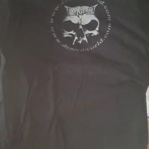 Band T-Shirt Denied - Band T-Shirt med Denied tryck.
